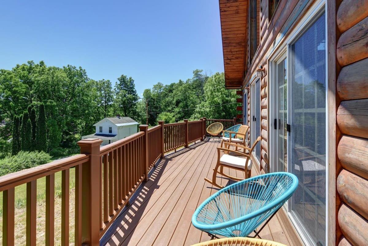 Berkshire Vacation Rentals: Great Barrington Cabin Sleeps 14 Walk To Town Buitenkant foto
